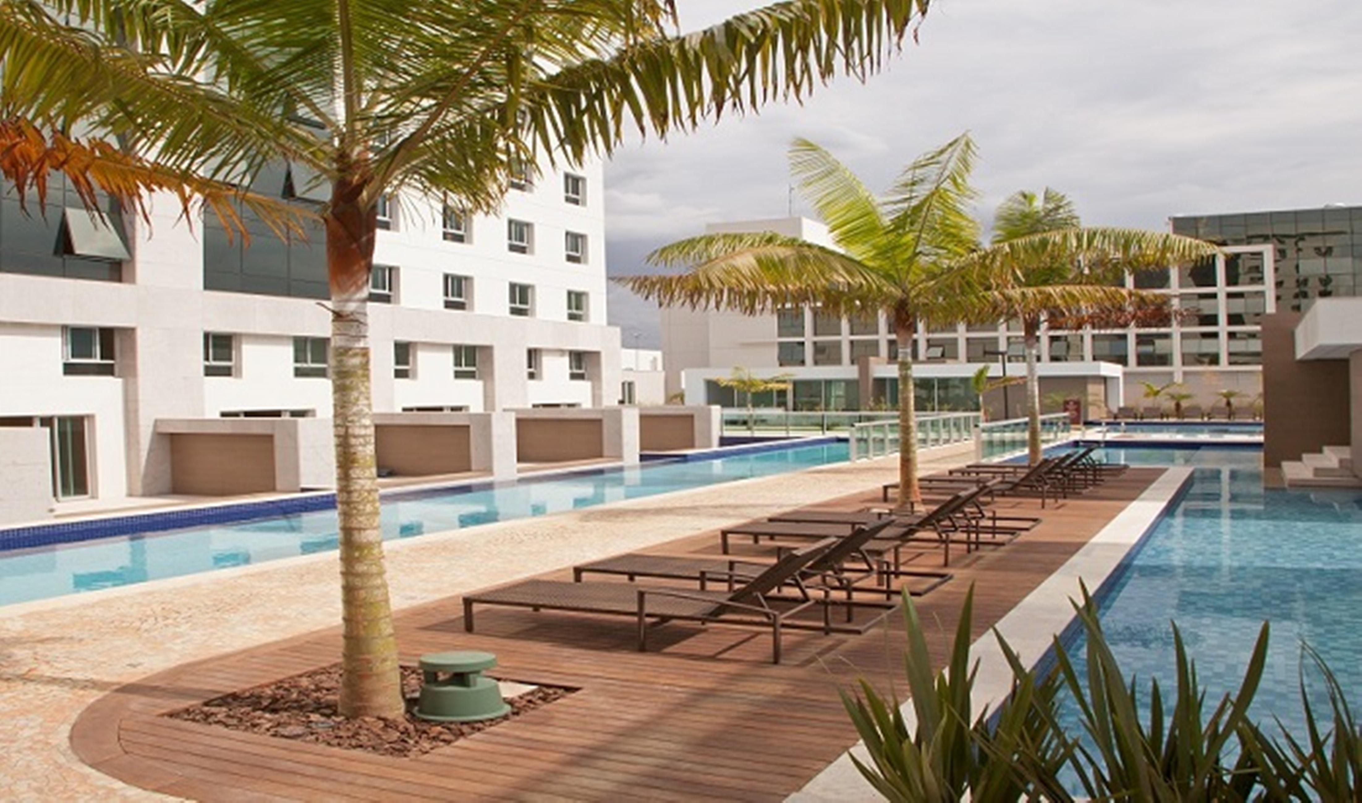 Jade Hotel Brasília Eksteriør billede The swimming pool at the hotel