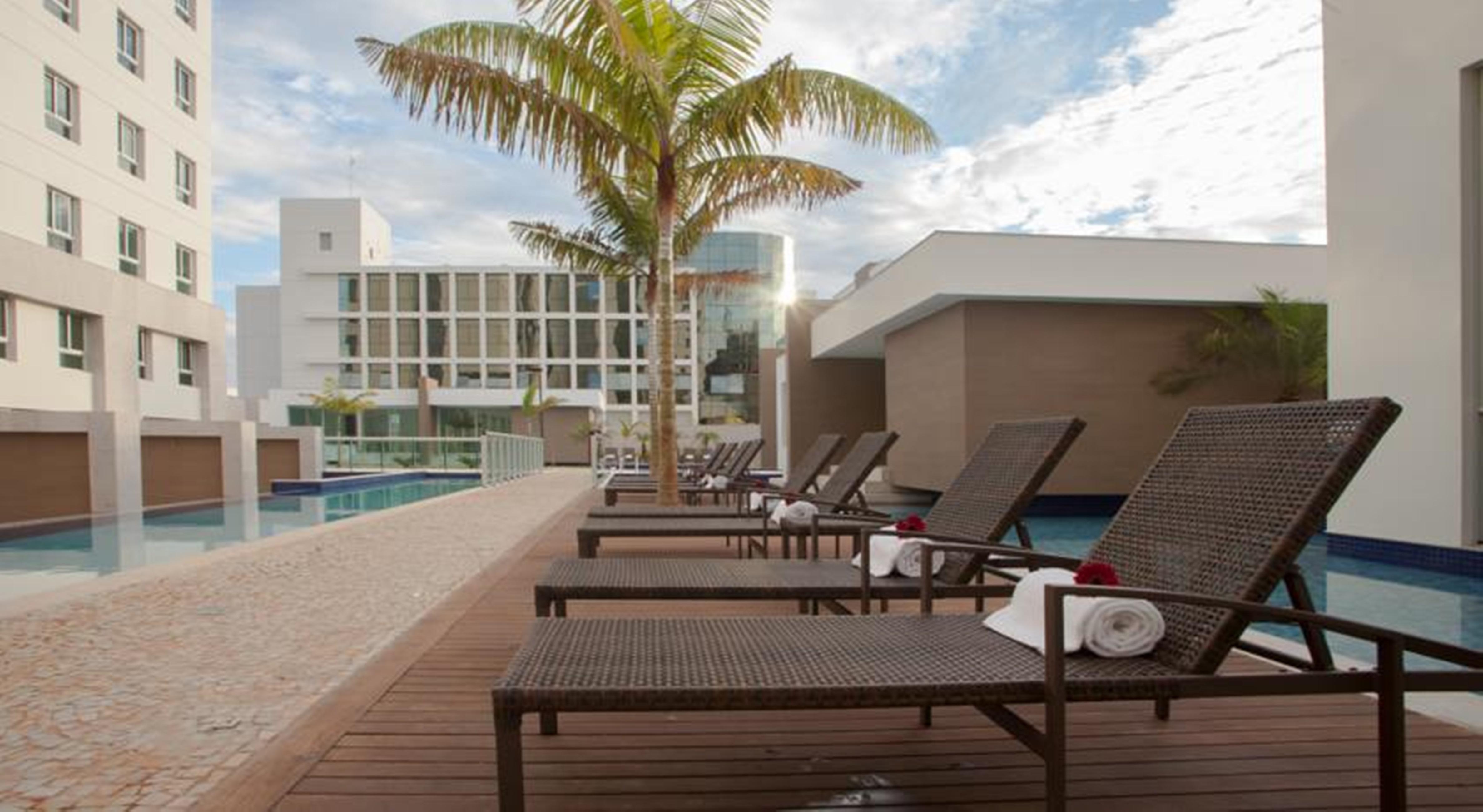 Jade Hotel Brasília Eksteriør billede The pool at the hotel