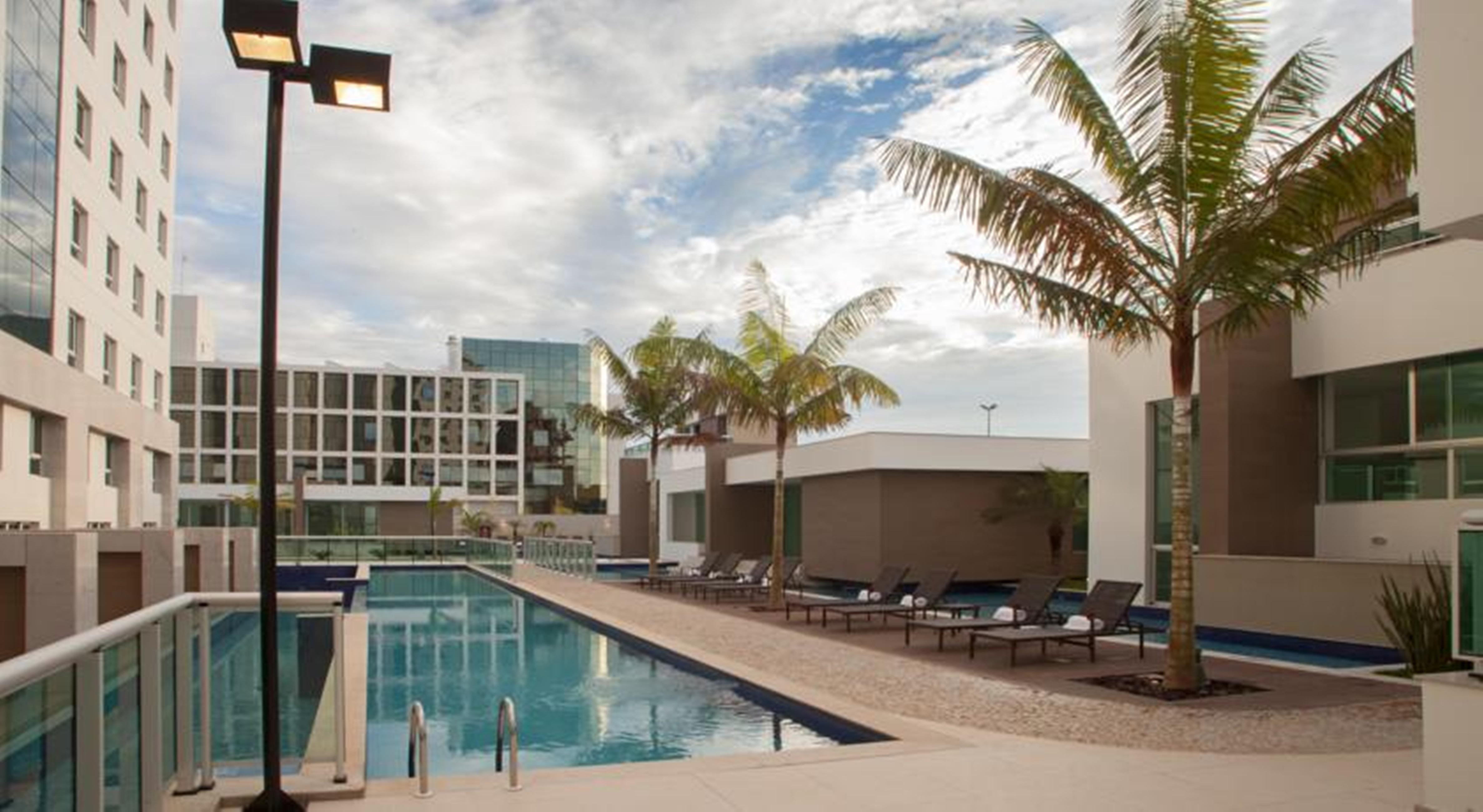 Jade Hotel Brasília Eksteriør billede The pool at the Hotel Indigo Scottsdale