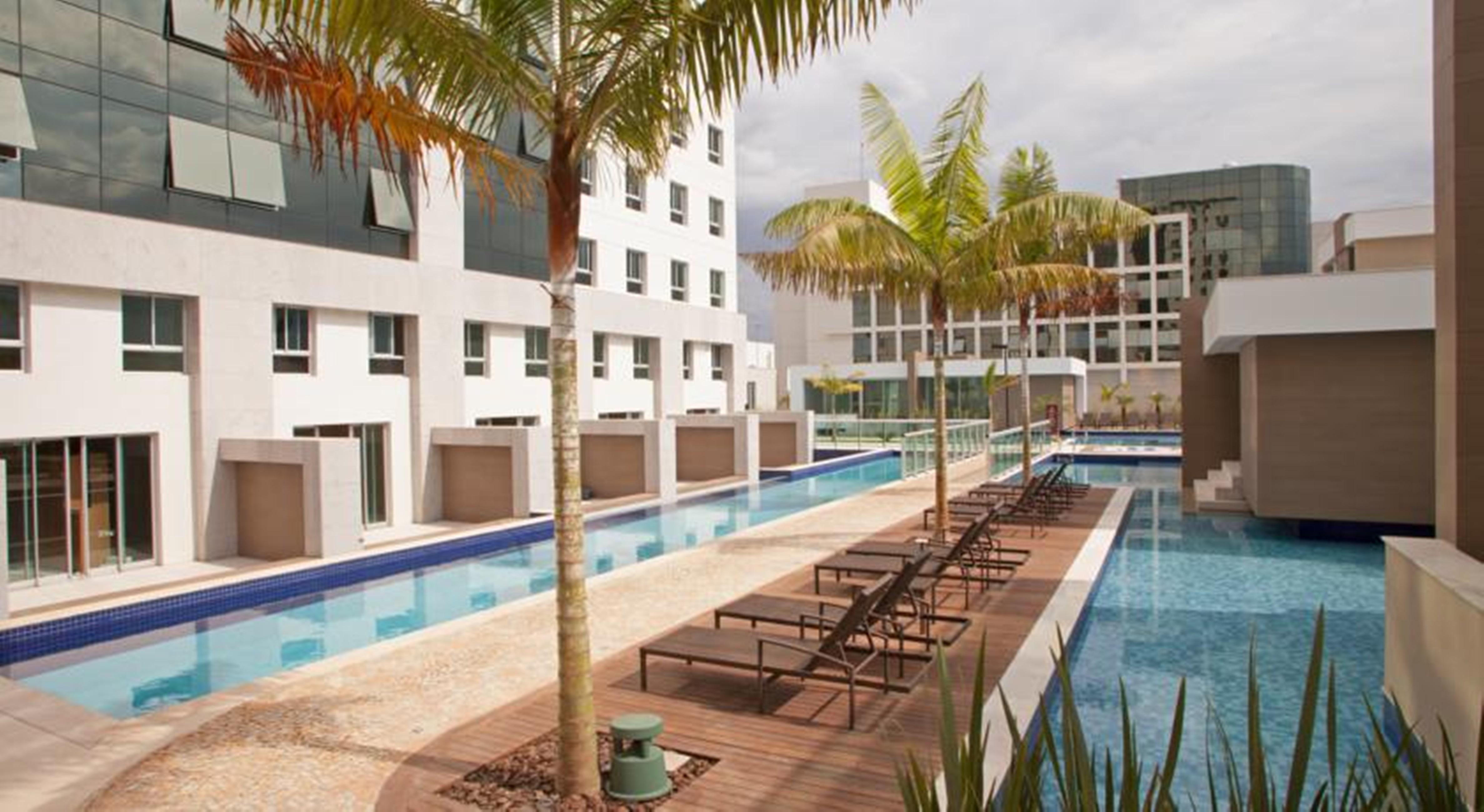 Jade Hotel Brasília Eksteriør billede The swimming pool at the hotel