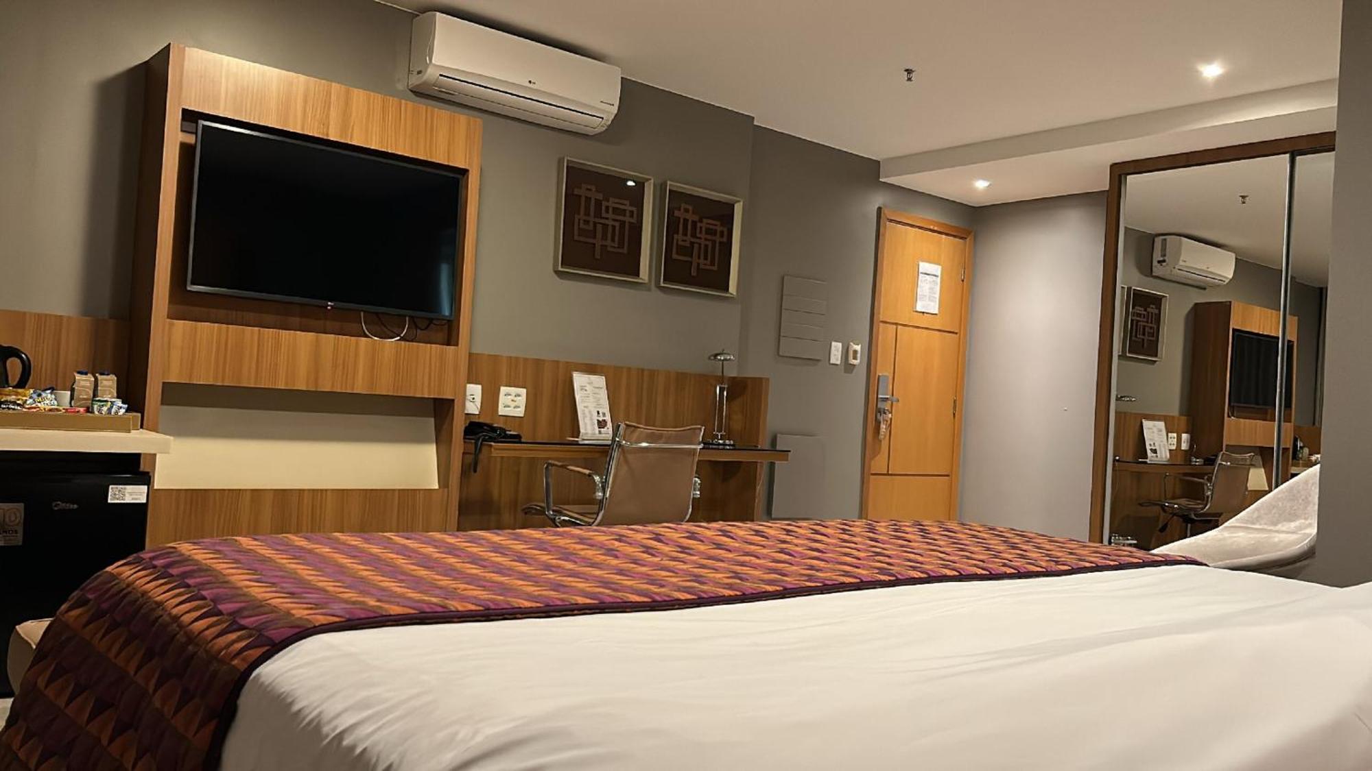 Jade Hotel Brasilia Candangolandia Eksteriør billede A room at the hotel
