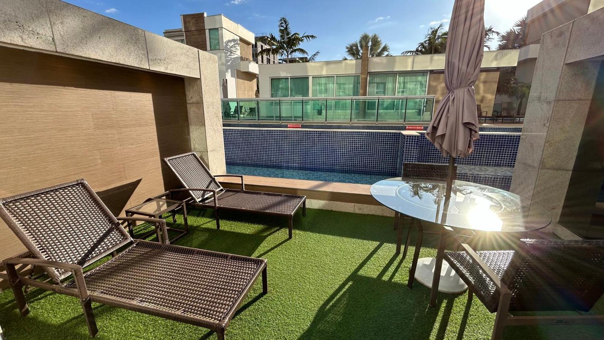 Jade Hotel Brasilia Candangolandia Eksteriør billede Rooftop pool at the hotel