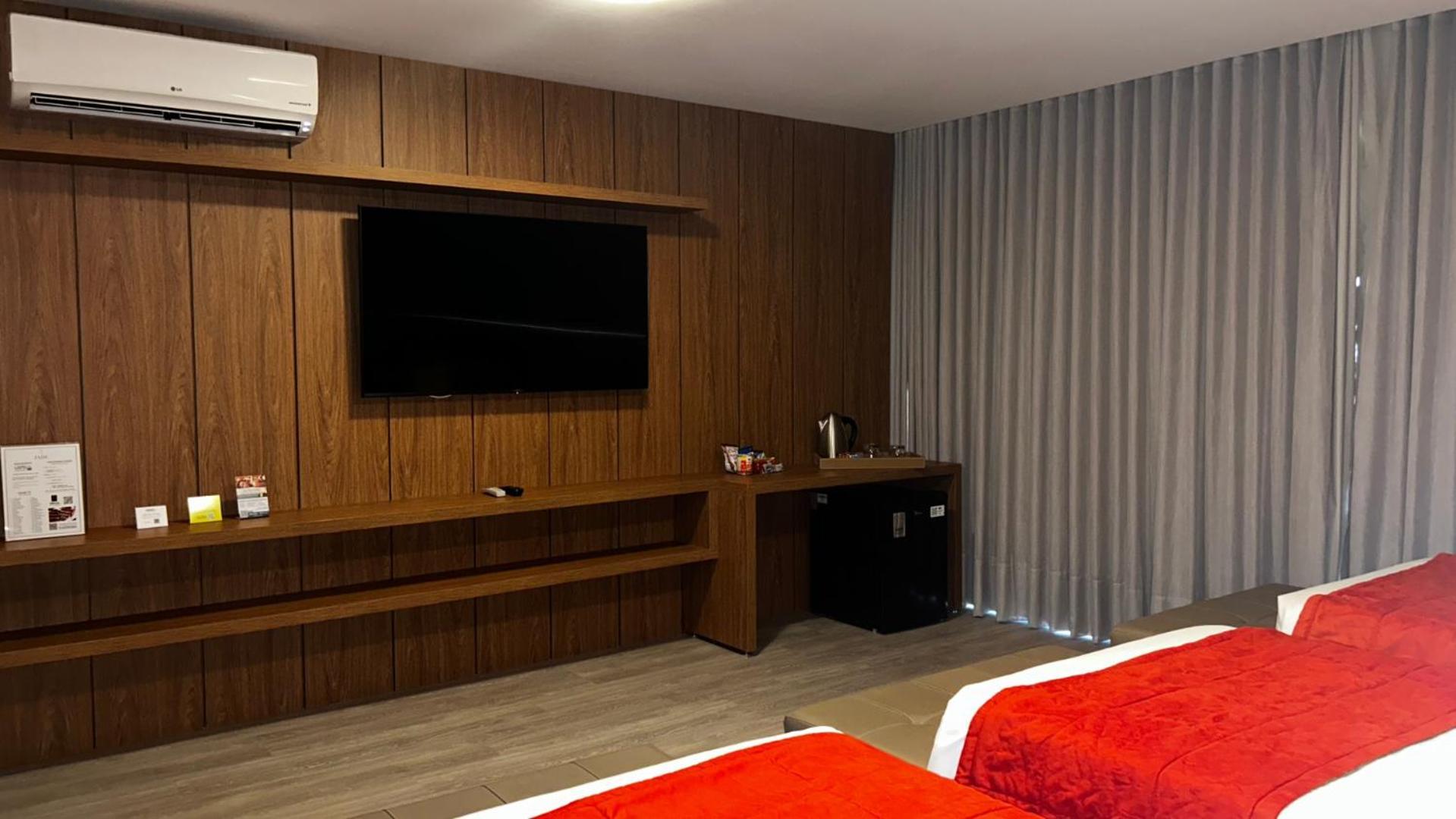 Jade Hotel Brasilia Candangolandia Eksteriør billede A room at the hotel